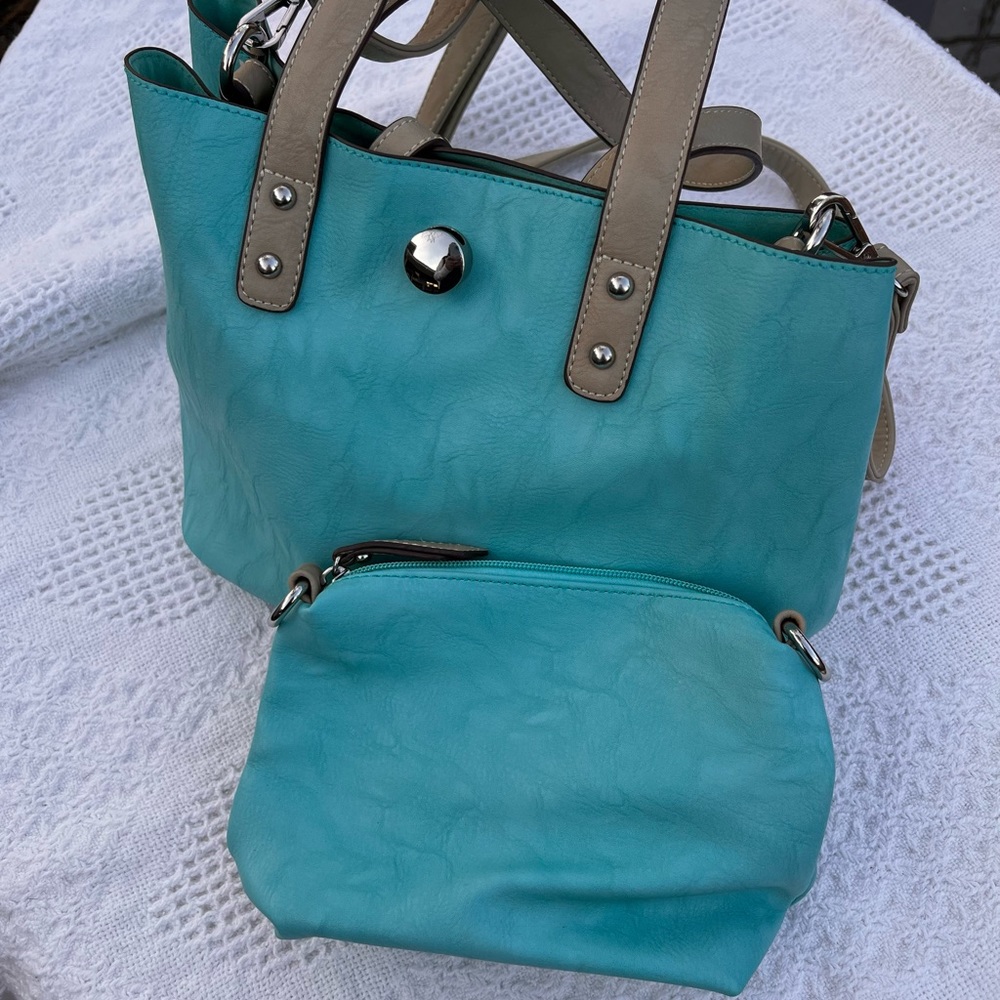 Purse NWOT multi functional in aqua blue in color - Picture 2 of 10